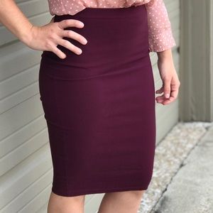 Fitted skirt